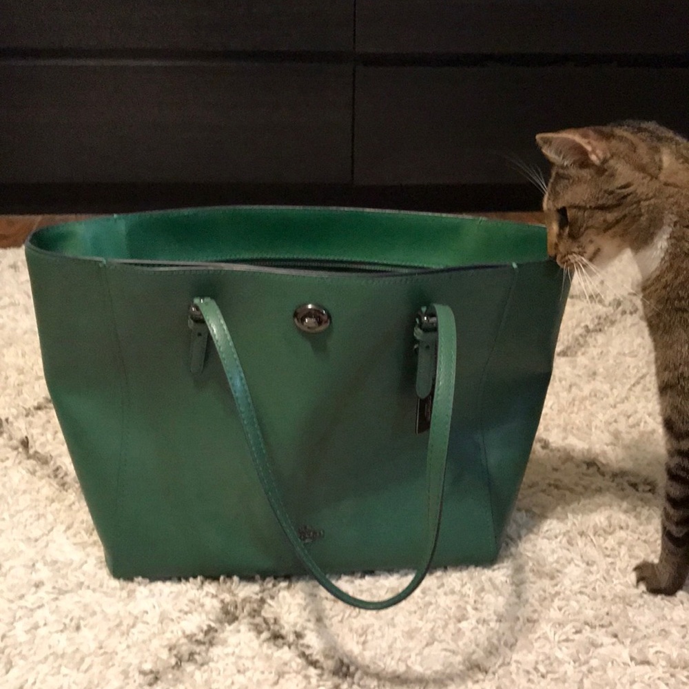 GREEN COACH TURNLOCK TOTE